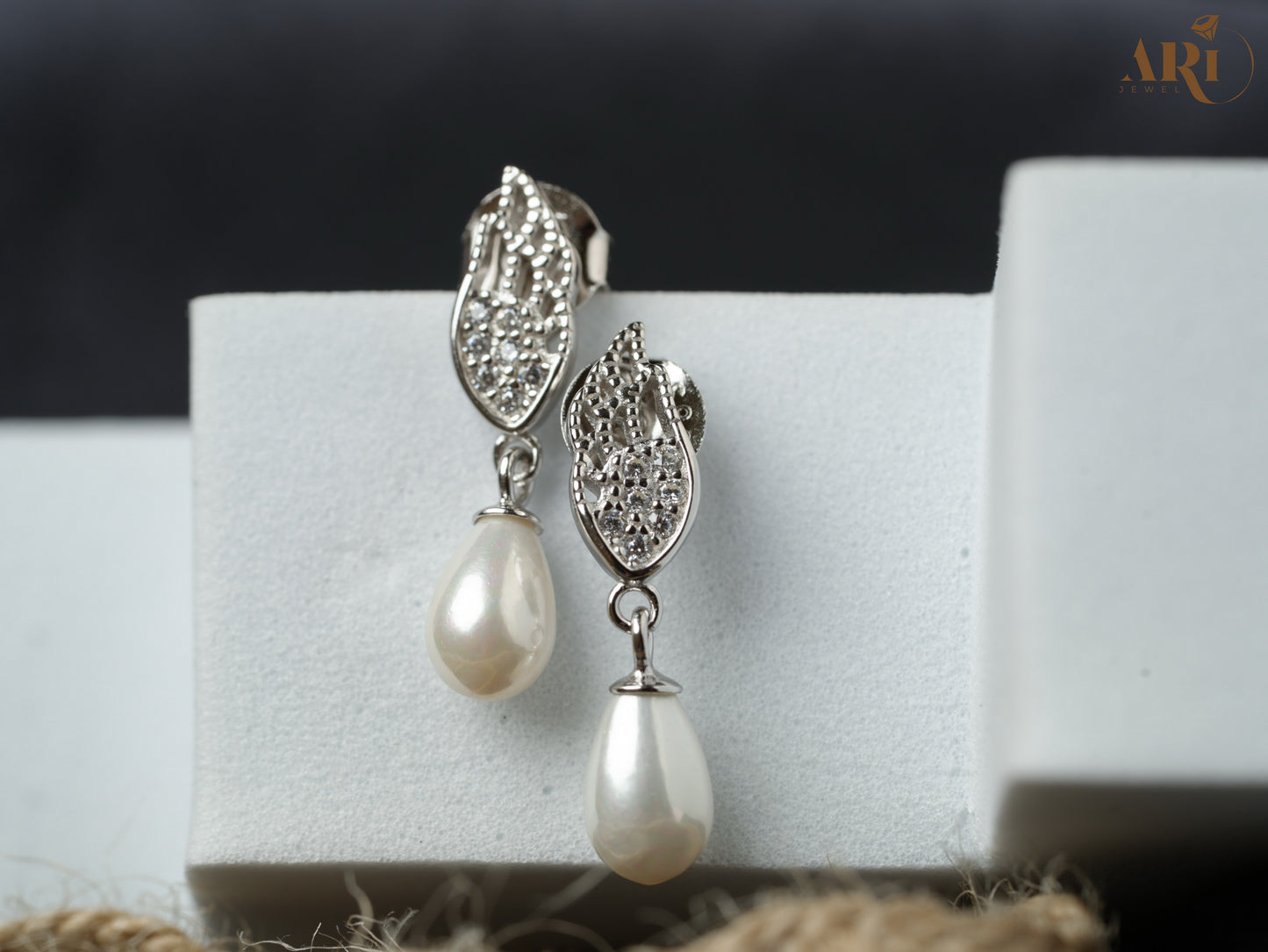 White Pearl Hanging Tops (Di20.8)