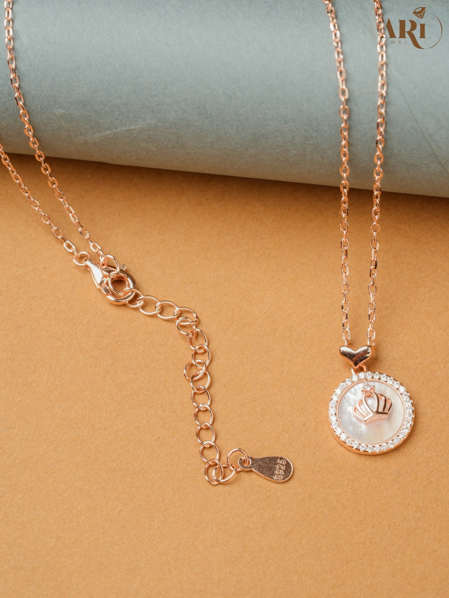 Pearl Queen Rosegold Chain Pendant (DI26.8)