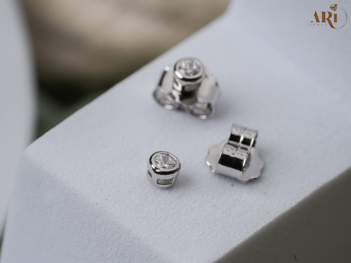 Round Diamond Solitaire Tops (Di6)