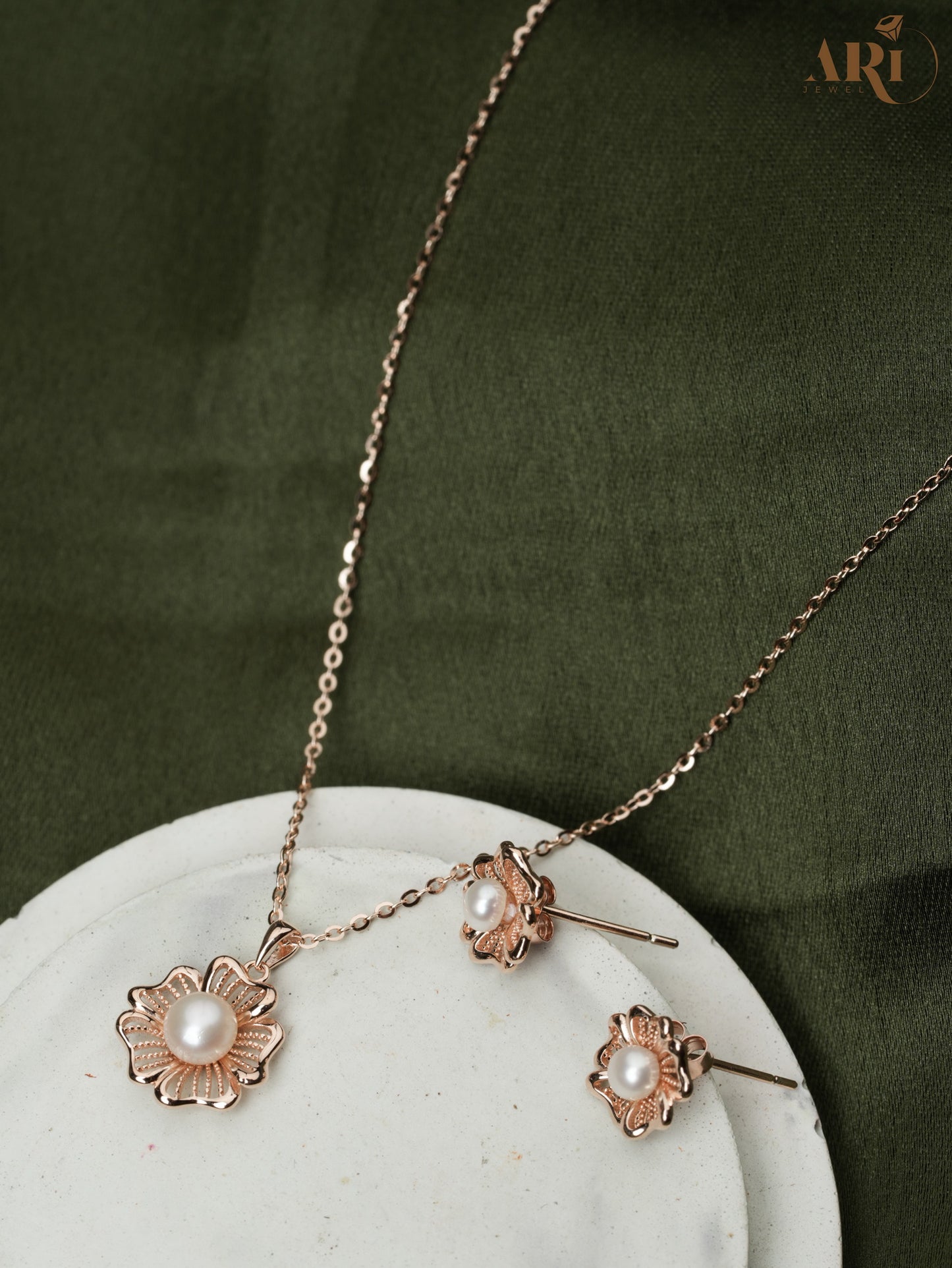 5 Petal Flower Rosegold Chain Tops Pendant (DI35.6)