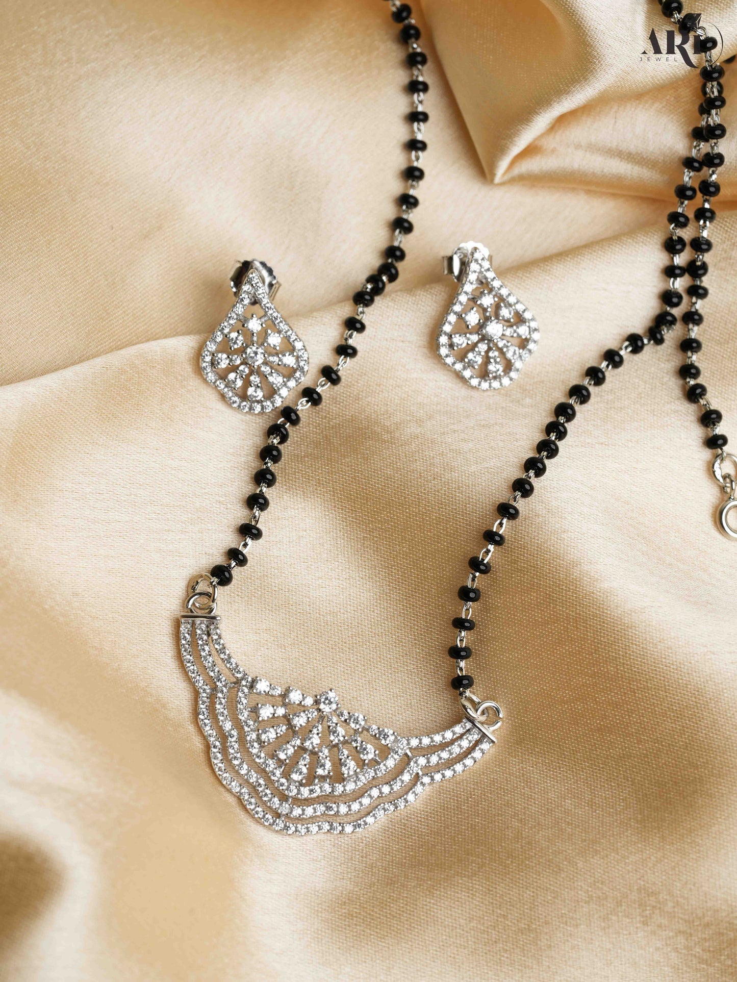 Floral Diamond Mangalsutra