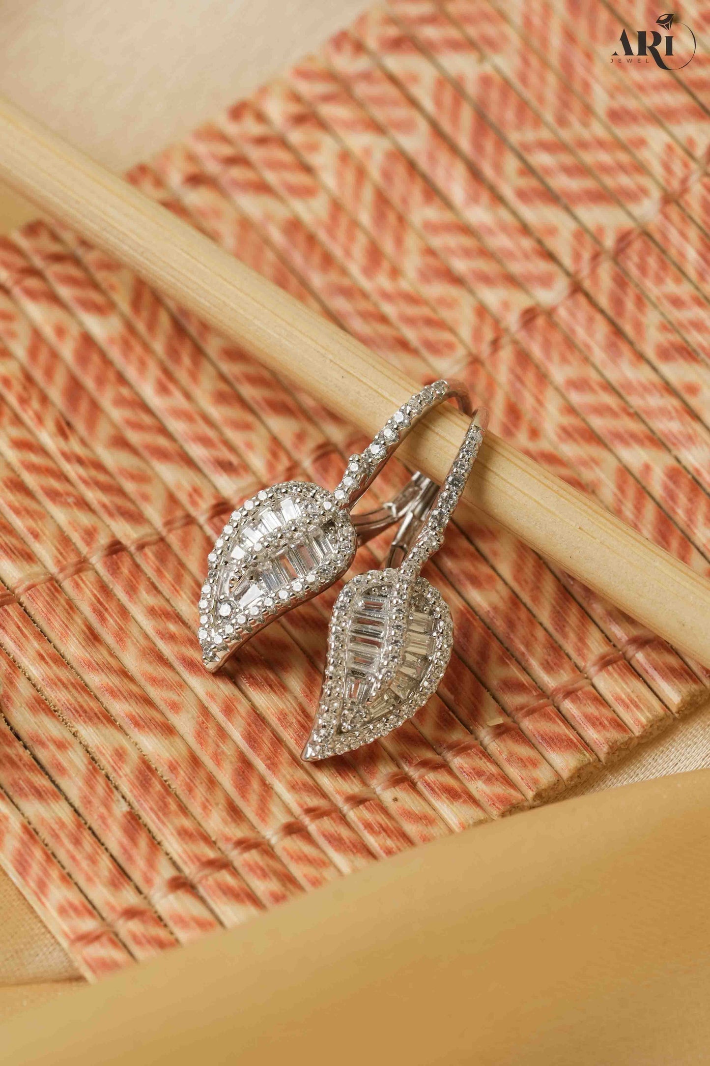 Leaf Solitaire Diamond Tops