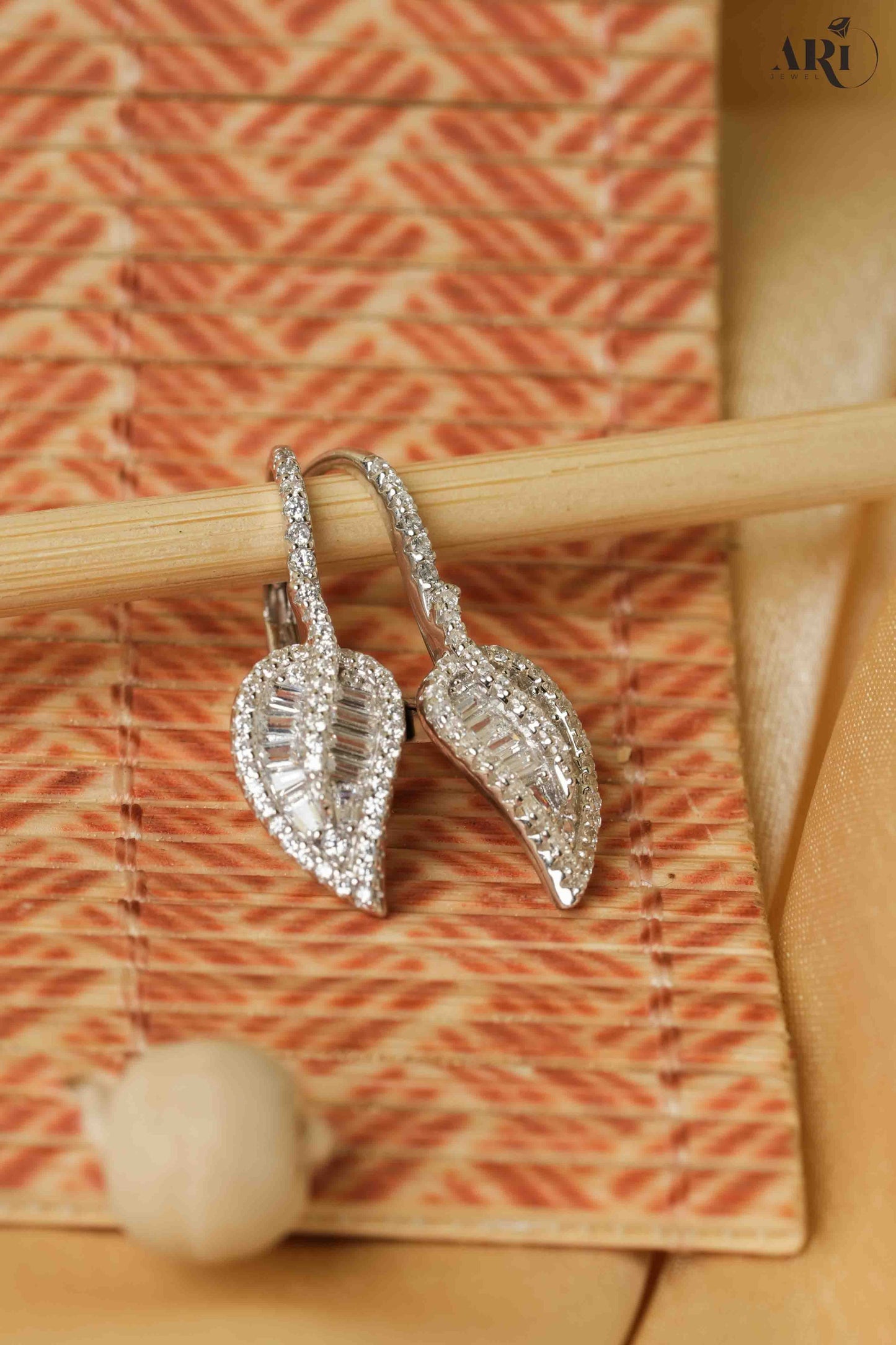 Leaf Solitaire Diamond Tops