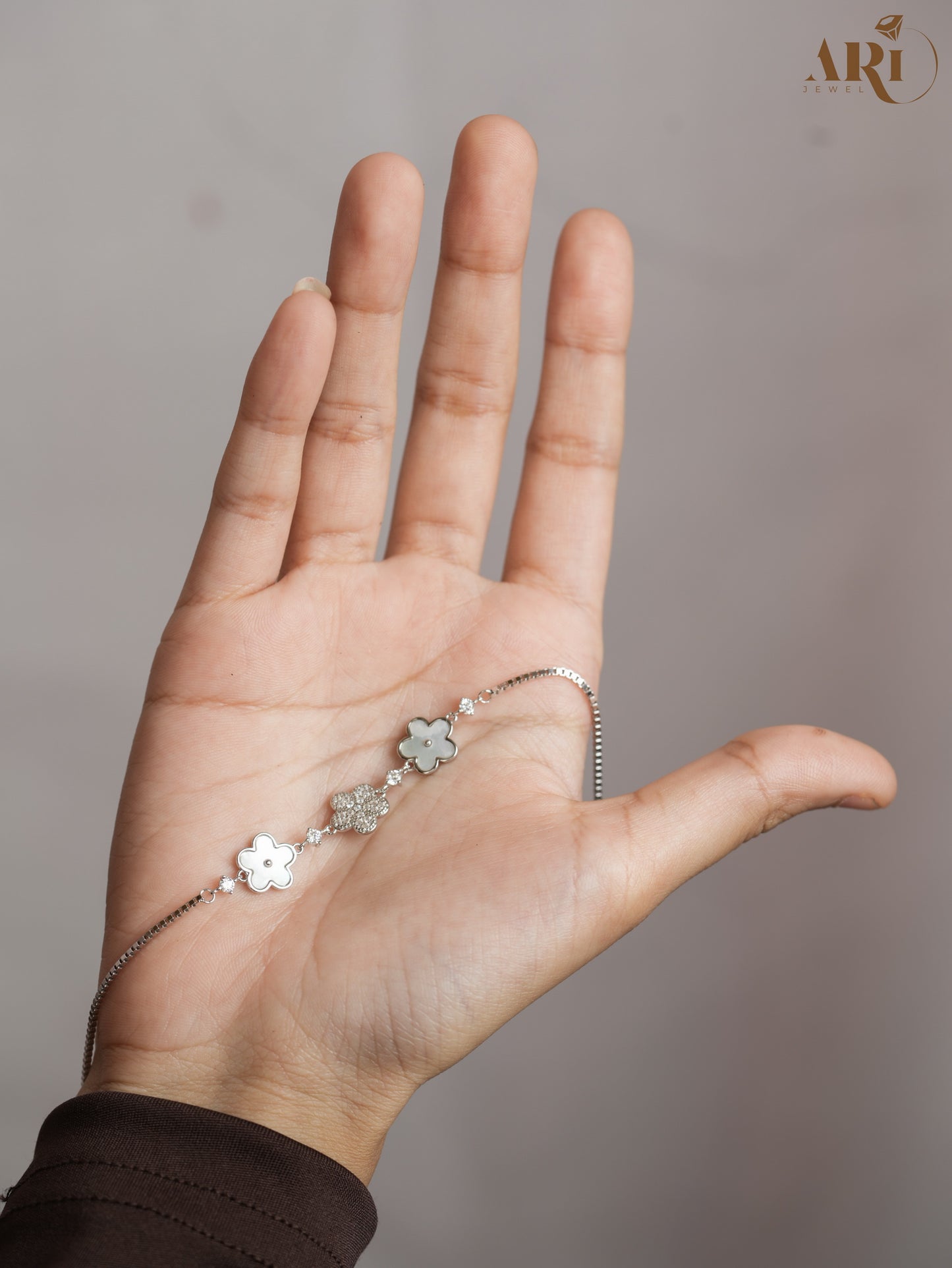 Pearl Trio Flower Bracelet (DI28)