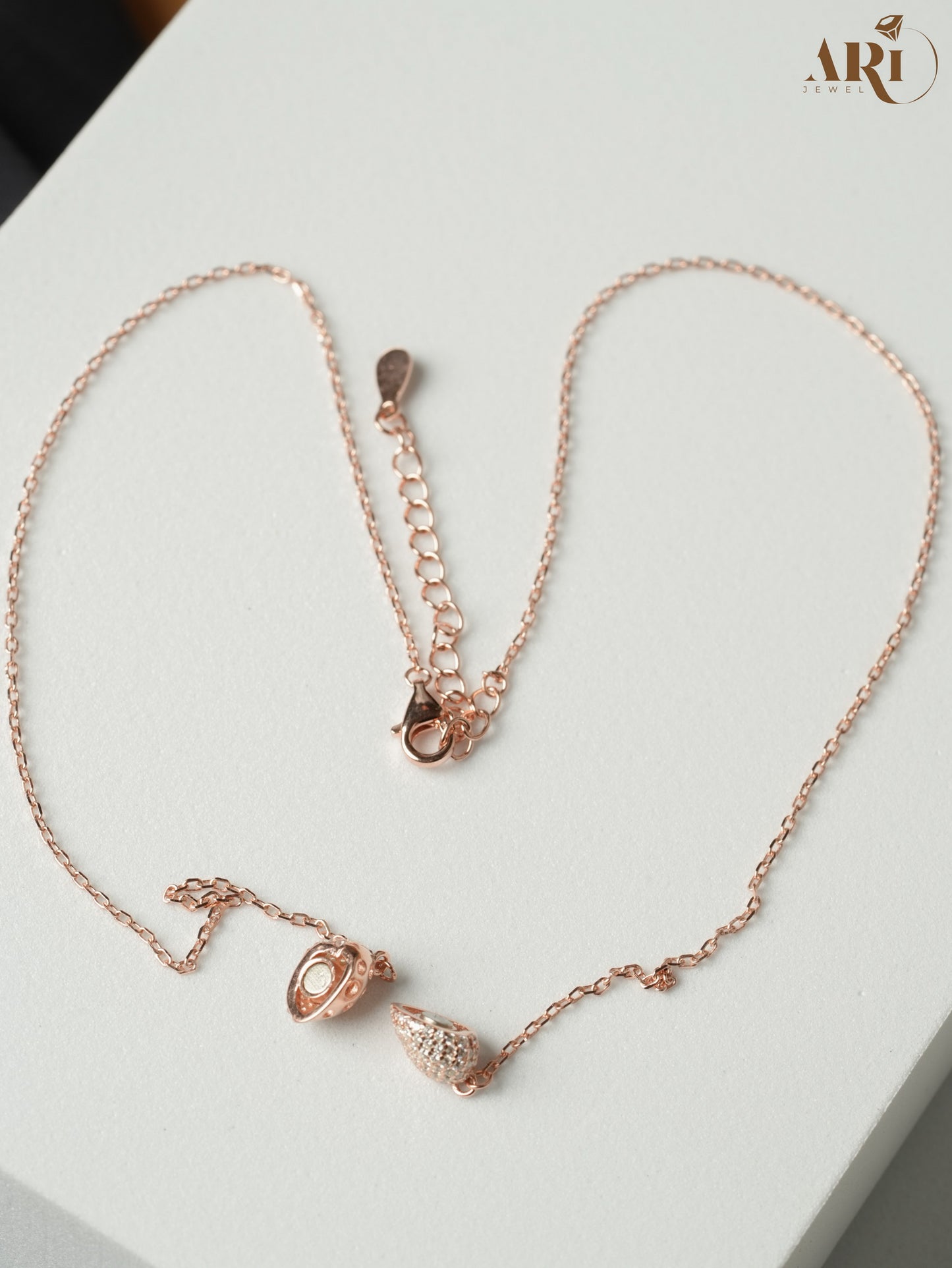 Magnetic Diamond Heart Rosegold Chain Pendant (DI28)