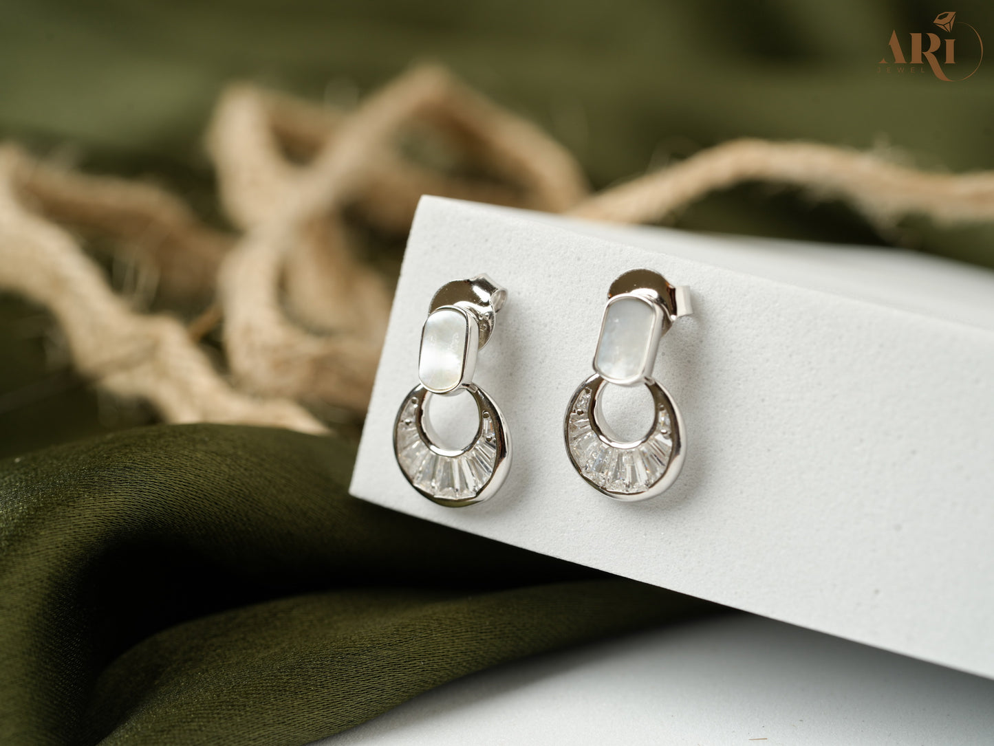 Mother Of Pearl Diamond Hanging Tops (DI21.6)