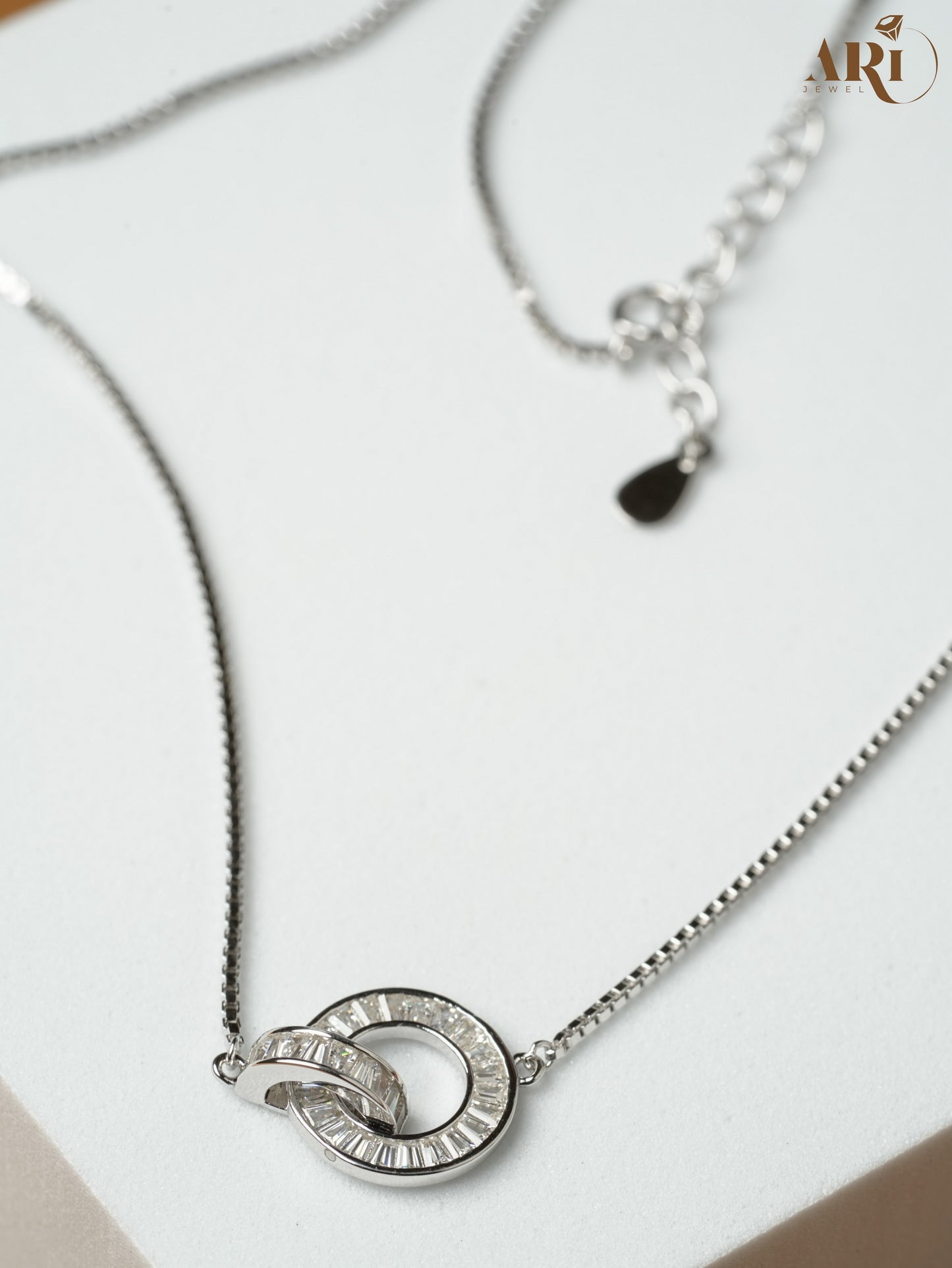 Diamond Circle Chain Pendant (DI31)