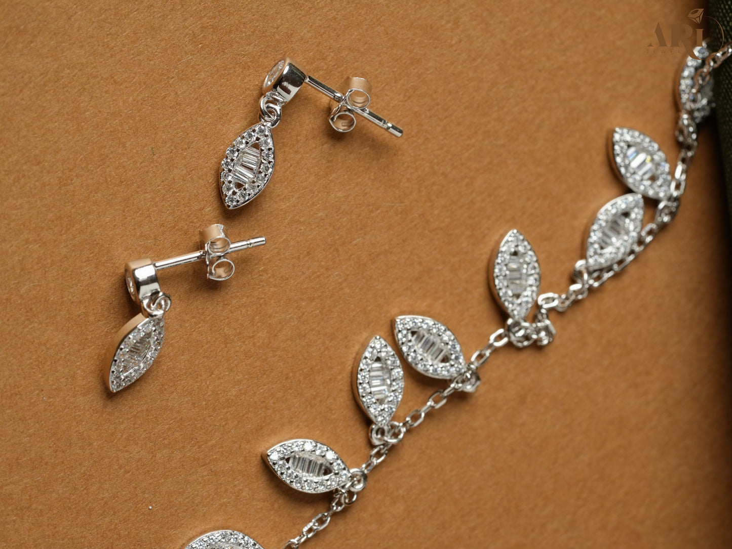 Diamond Leaf Chain Tops Pendant (DI72)