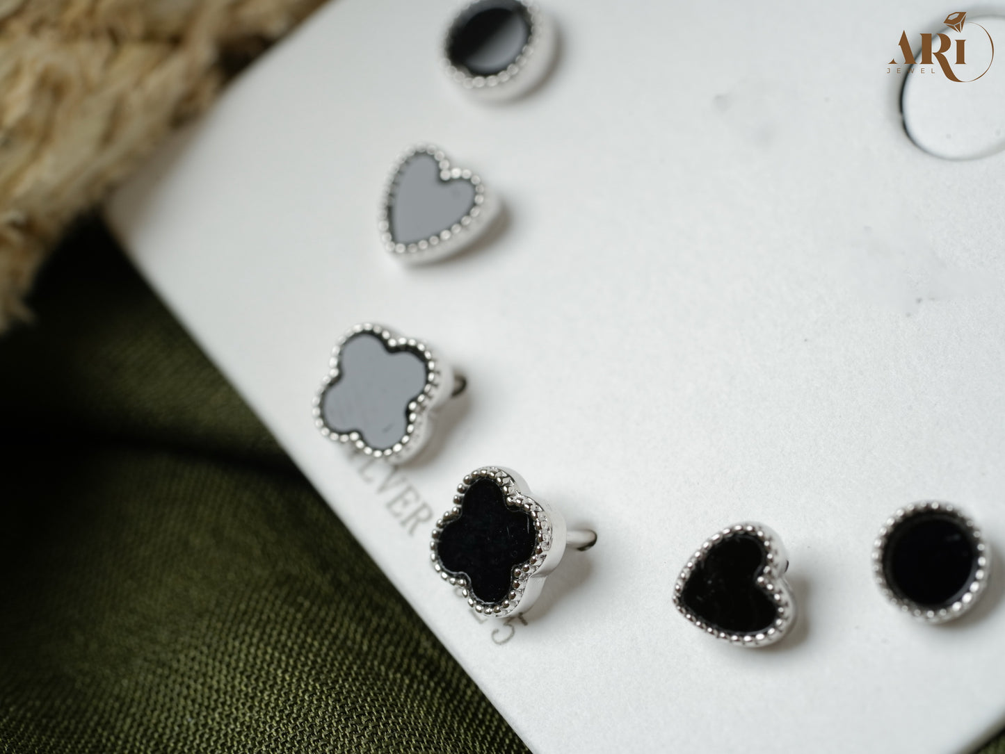 Classic Silver Black Piercing Tops Sets (Di22)